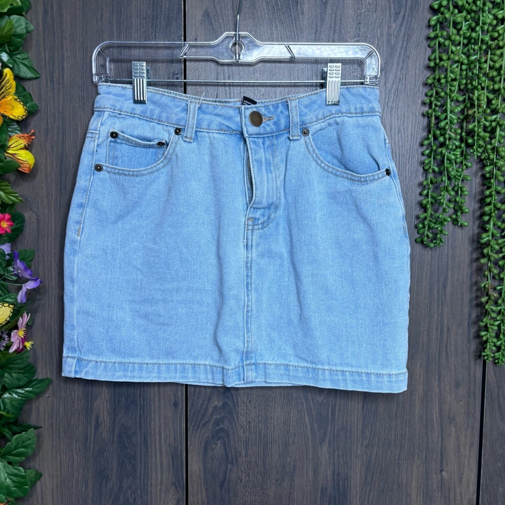 '🌼3/$30🌼Forever 21 Light Wash Denim Mini Skirt Size Medium